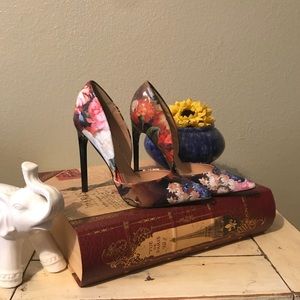 Floral pumps 🎀 NWOT